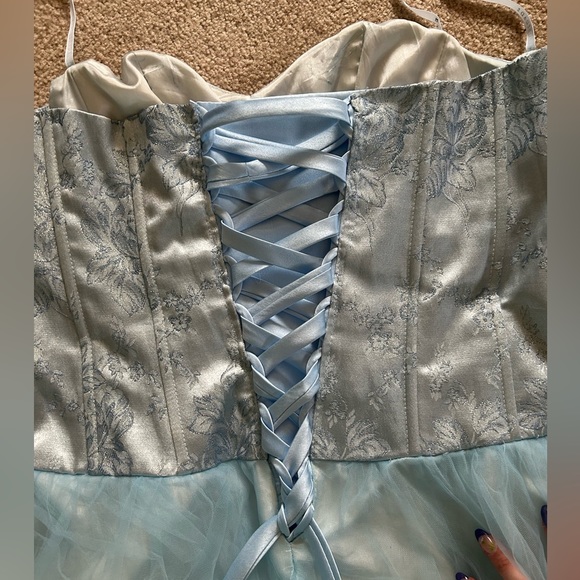 Taylor Swift Blue Dress - Picture 5 of 6